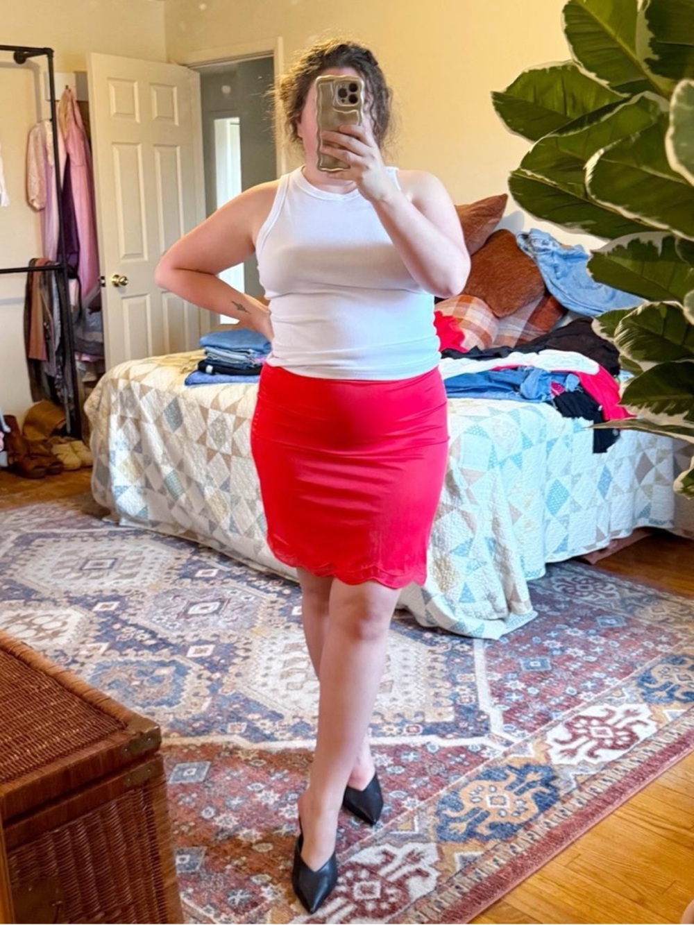 Vanity fair vintage red scallop hem slip skirt